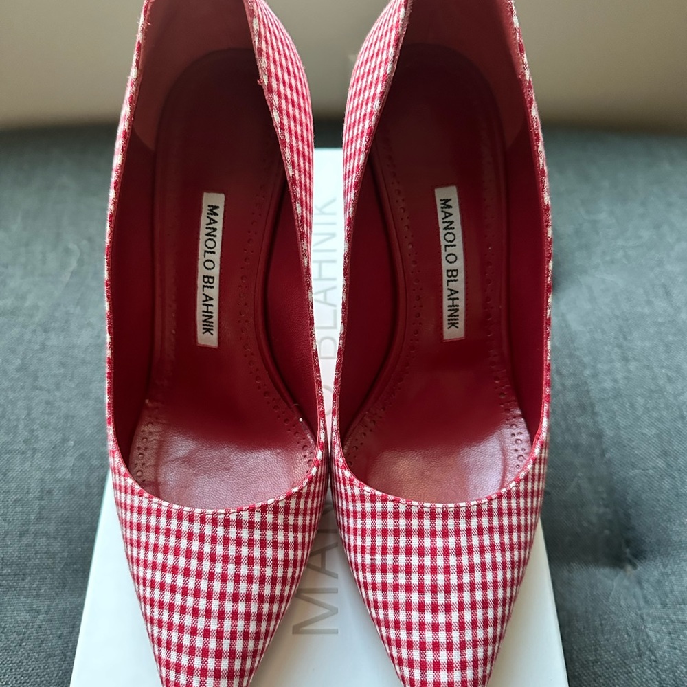Manolo Blahnik BB Print Pump with 4” heel- size 38